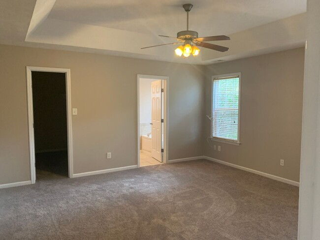 Building Photo - 6216 Castlebrooke Ln