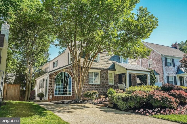 Building Photo - 4817 Chevy Chase Blvd