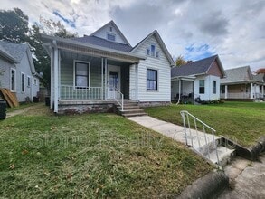 Building Photo - 1027 7th Ave