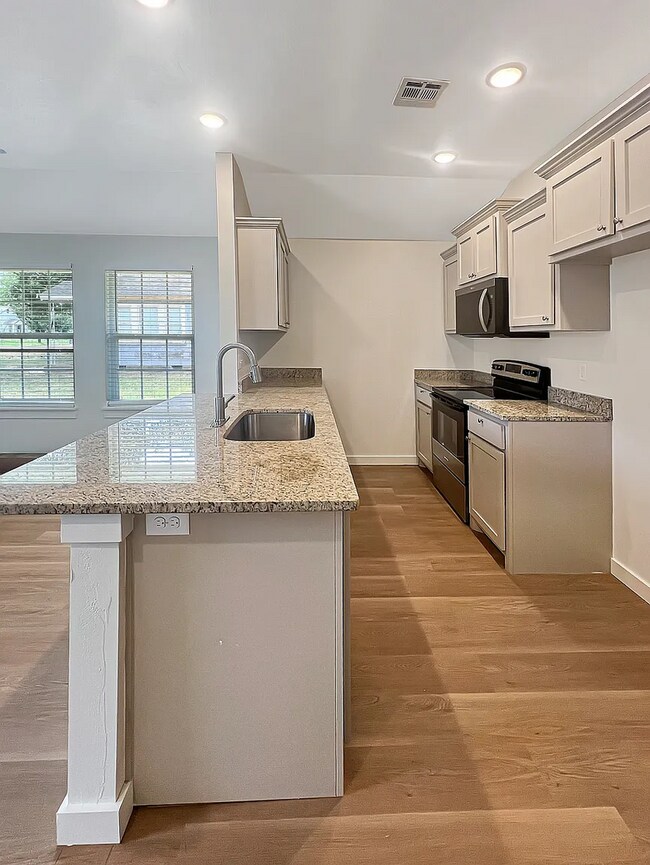 Building Photo - 2106 Charles Whitlow Ave