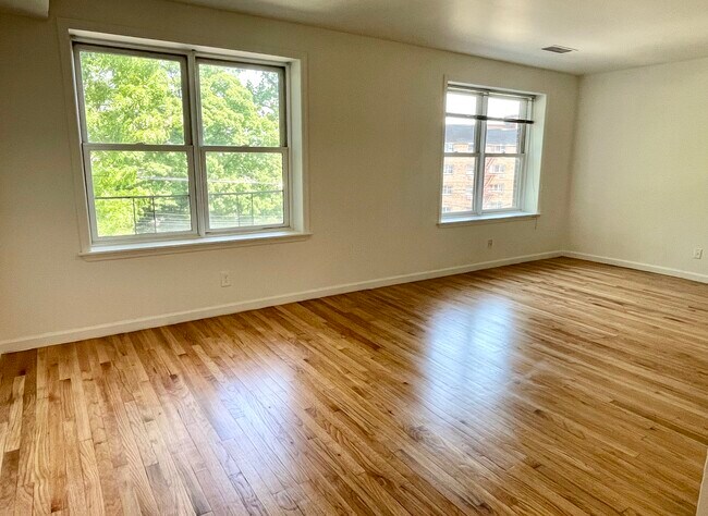 Building Photo - 3251 Riverdale Ave
