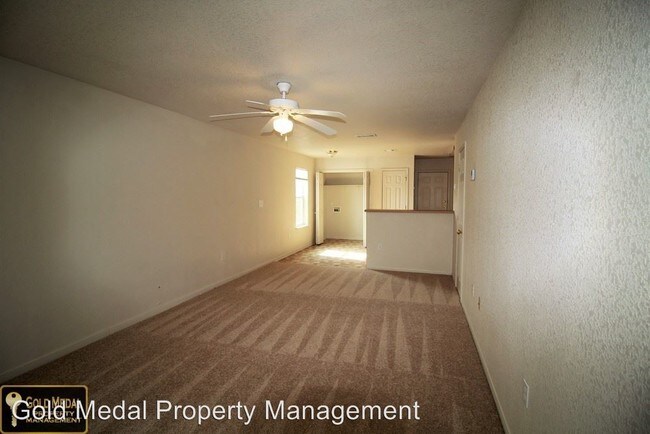 Foto del edificio - 811 Industrial Ave