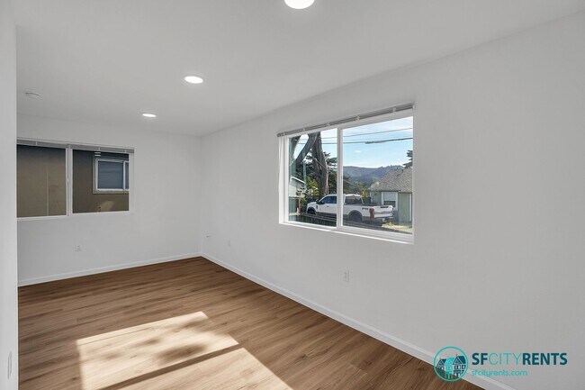 Foto del edificio - Pacifica: Remodeled 2 Bed 1 Bath w/ Garage & Fenced Yard in Sharp Park