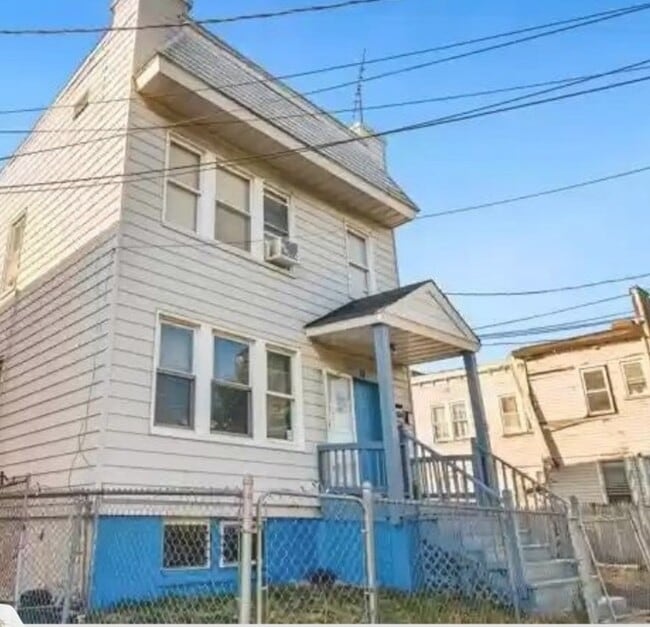 Building Photo - 51 Arverne Ter