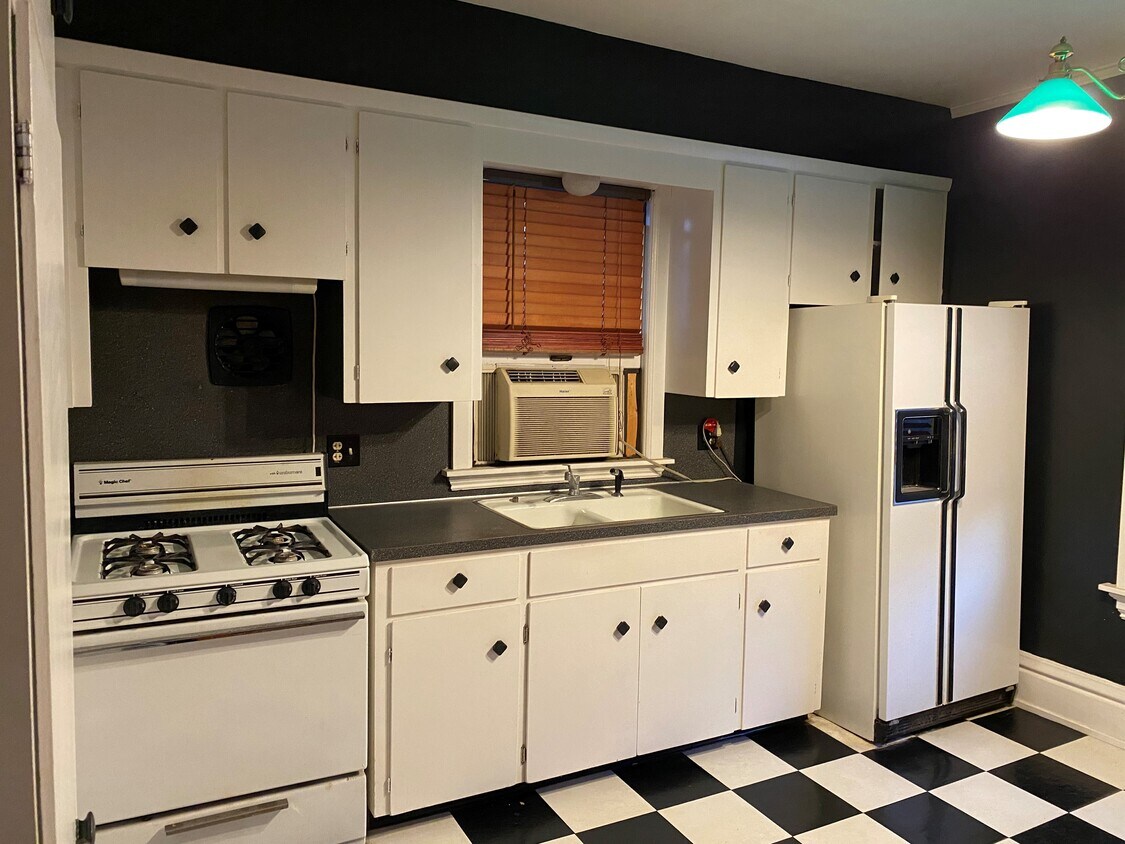 Kitchen - 1069 Lake Dr SE