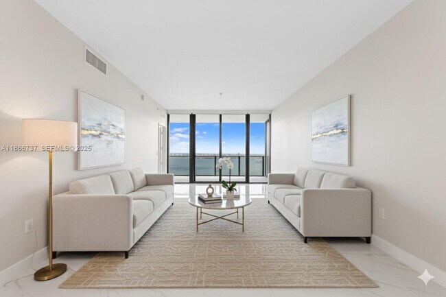 Foto del edificio - 700 NE 24th St