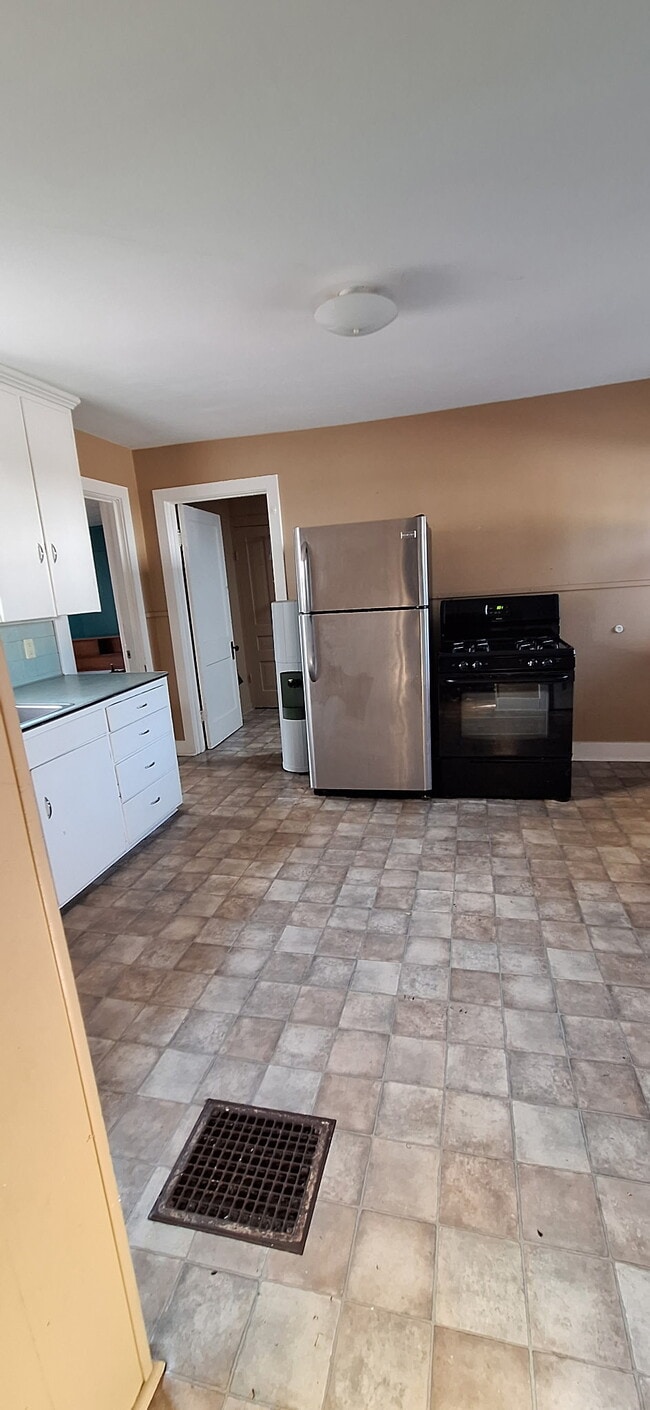 Building Photo - 429 N State St