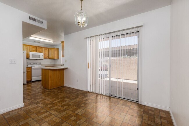 Building Photo - 3 Bedroom, 2.5 Bathroom Parkside Townhome