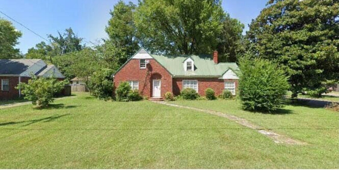 Primary Photo - 1811 E Main St