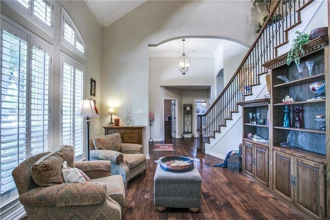 Building Photo - 5936 Broadmoor Dr
