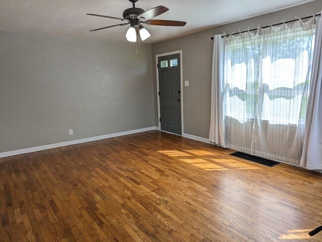Foto del edificio - AVAILABLE NOW! - 2 Bedroom / 1 Bath Home i...