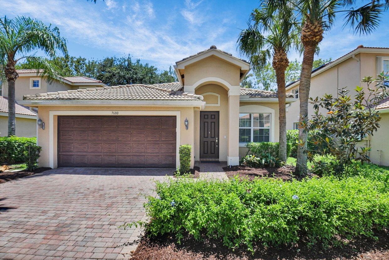 Foto principal - 7680 Corkwood Ave