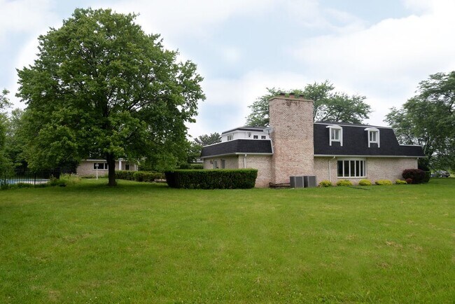 Building Photo - 1755 Half Day Rd