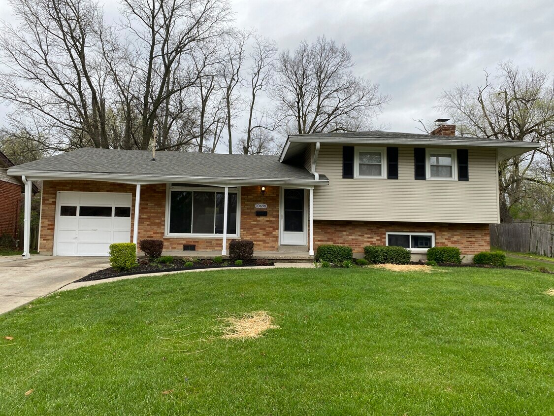 Primary Photo - 10698 Chelmsford Rd