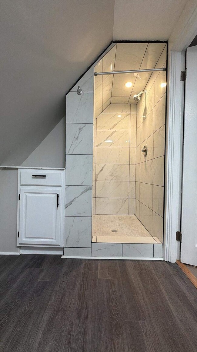 Building Photo - 36 Victoria St