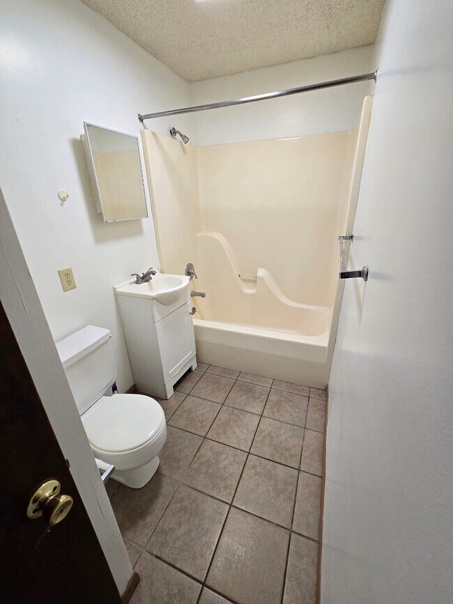 Foto del edificio - 107 E Ave B