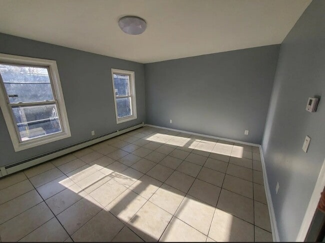Building Photo - 16 Amity St
