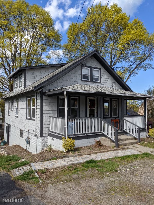Primary Photo - 4 br, 1 bath House - 98 Summit St