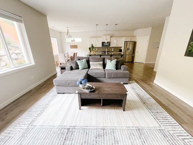 Building Photo - 4 Bedroom Home in Silverdale's Woodbridge Crossing!