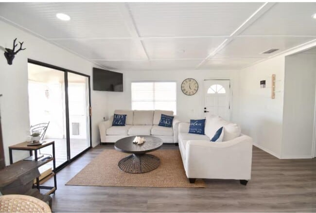 Foto del edificio - 108 Rough Canyon Rd