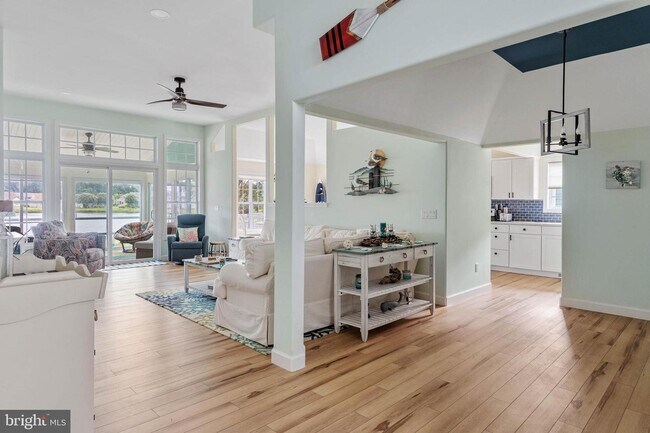 Foto del edificio - 298 Lakeside Dr