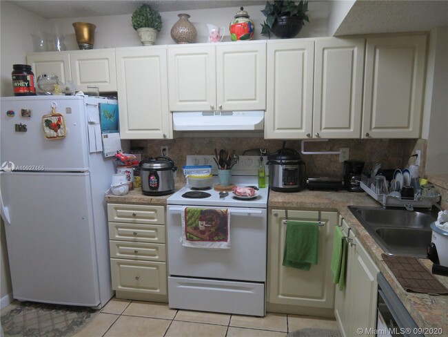 Building Photo - 15731 SW 137th Ave