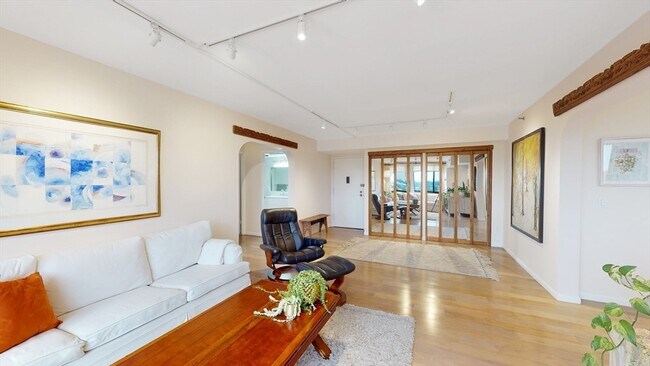 Foto del edificio - 1731 Beacon St
