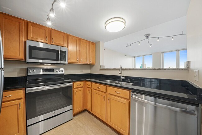 Building Photo - 345 N LaSalle Dr