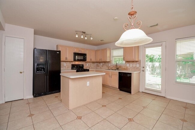 Building Photo - 15930 Randall Ridge Ln