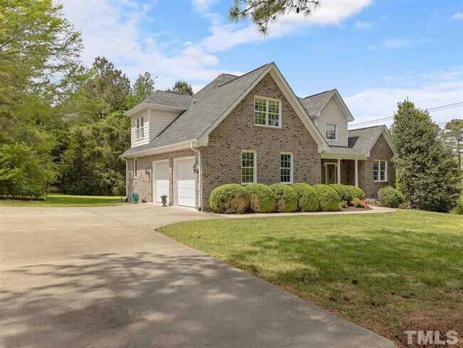 Foto del edificio - Beautiful Luxury Home In A Gated Community...