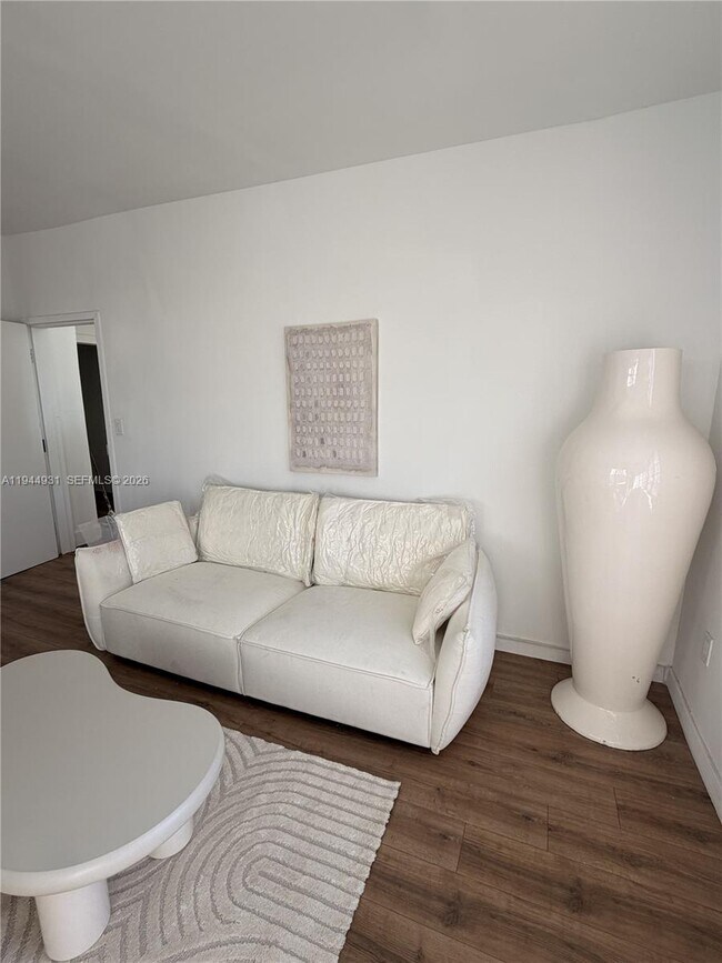 Foto del edificio - 1525 Euclid Ave