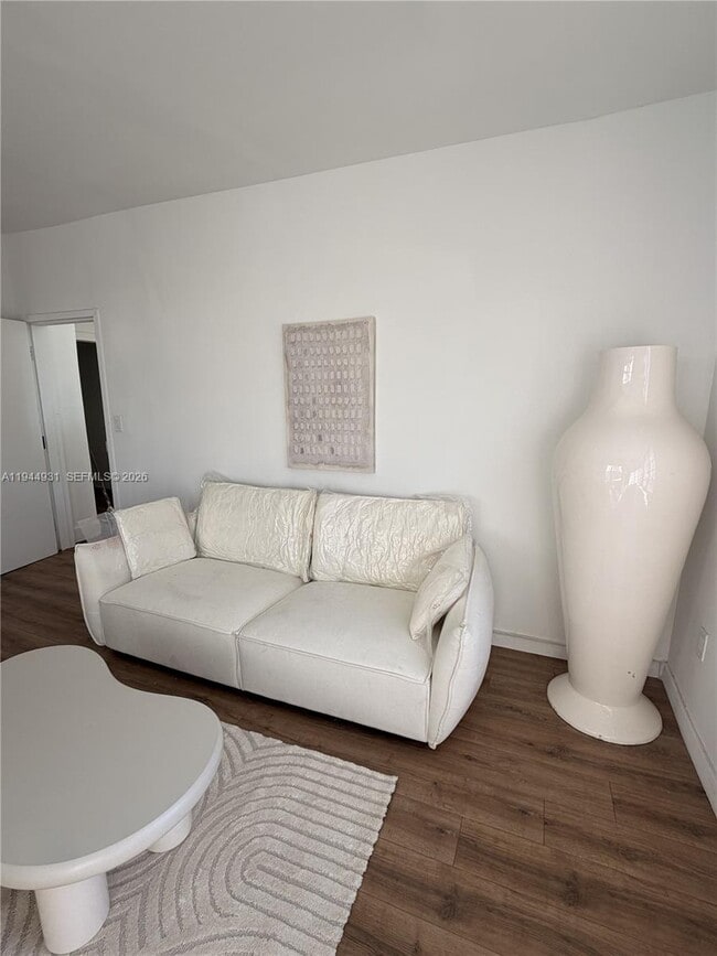 Building Photo - 1525 Euclid Ave