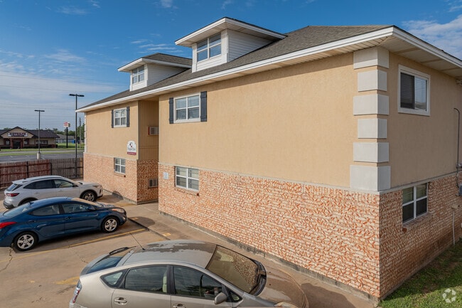 Alternative Exterior - Peppertree Apartments