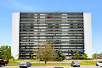 Building Photo - 2250 Homelands Dr