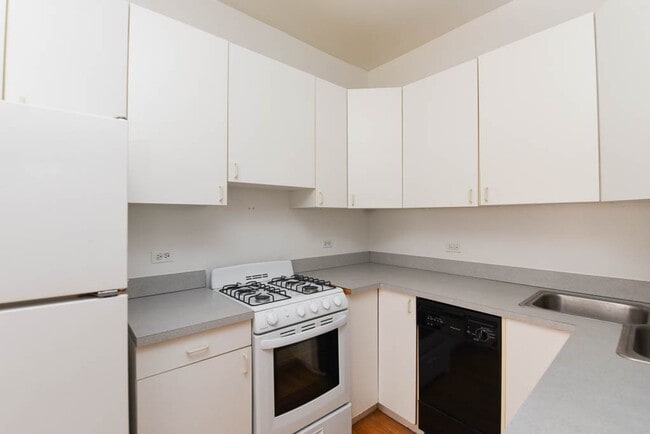 Foto del edificio - 821 W Waveland Ave