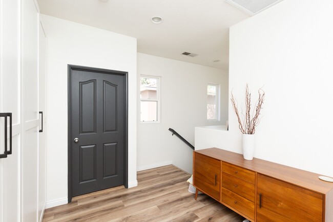 Foto del edificio - OTAY RANCH BEST KEPT SECRET ! STUNNING 4 B...