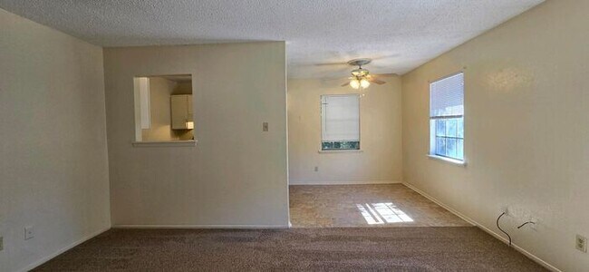 Foto del edificio - Newly Updated 2 Bedroom 1 Bath Apartment in Hallsville!