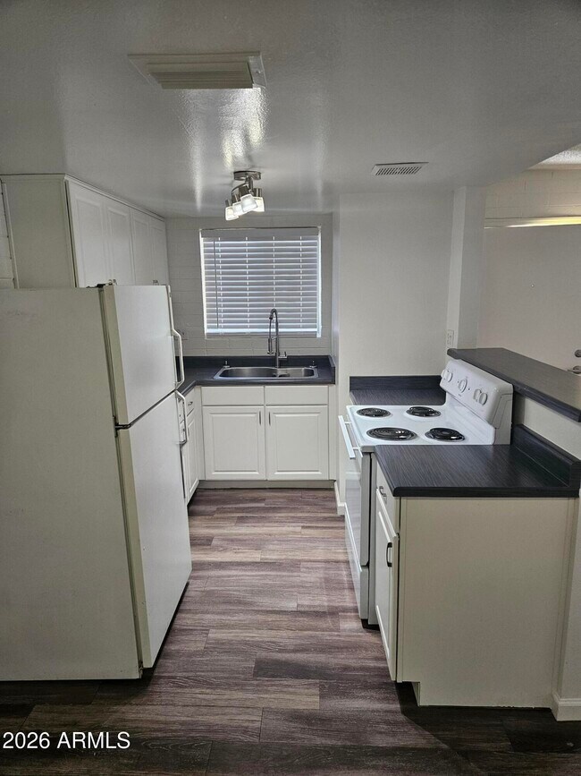 Foto del edificio - 521 E Bethany Home Rd