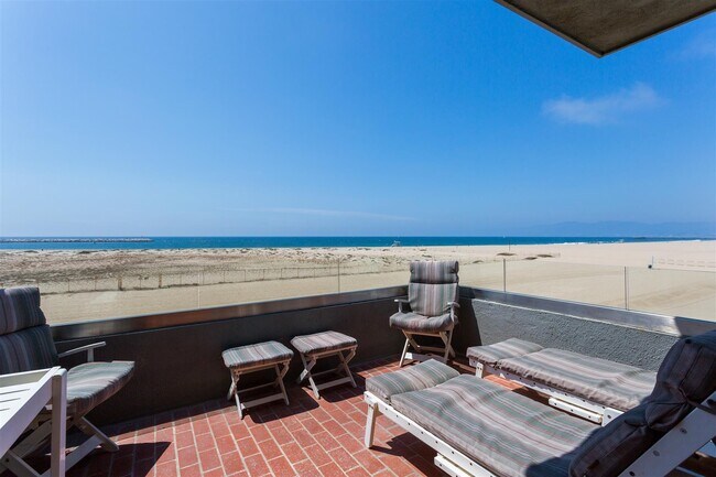 Elevated CORNER Balcony Outstanding Views - 6 Voyage St