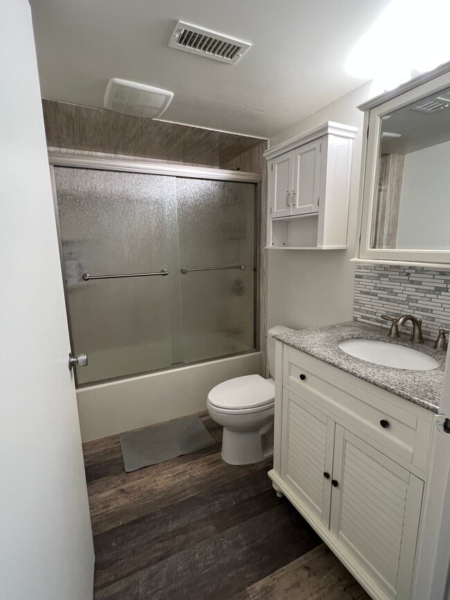 Building Photo - 3125 Sayre Dr