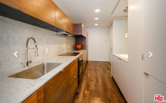 Foto del edificio - 406 N Oakhurst Dr