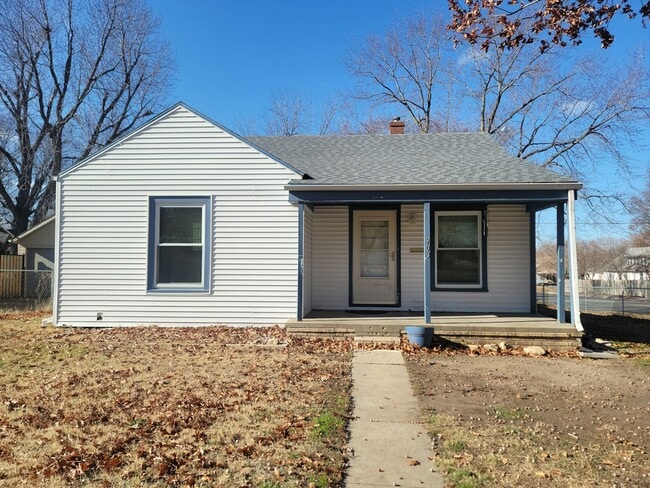 Building Photo - 903 S Rutan St