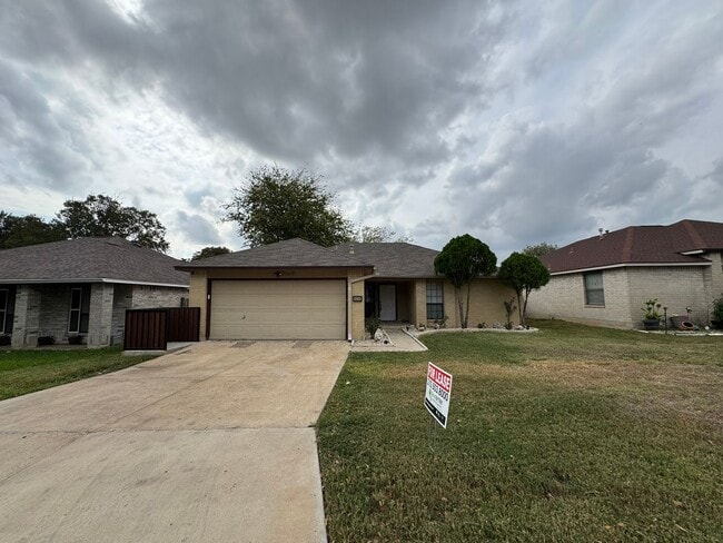 Photo - Beautiful Move-In Ready Home with Spacious Living Area and Fireplace