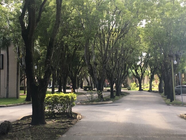 Photo - PROMENADE AT KENDALE LAKES - 1 BEDROOM /1 ... Apartment