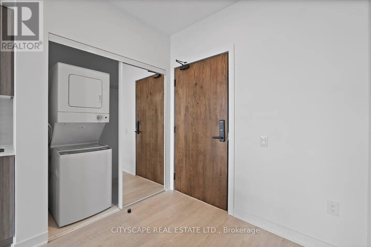 Primary Photo - 2782-2782 Barton St E