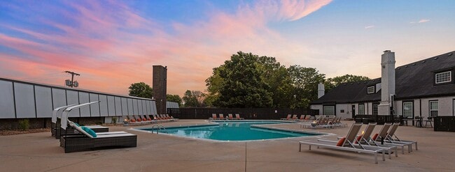 Poolside Perfection - Fox Run Apartments