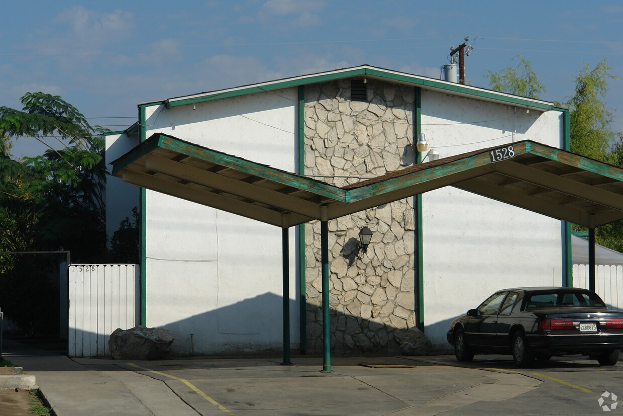 Building Photo - 1528 W Walnut Ave