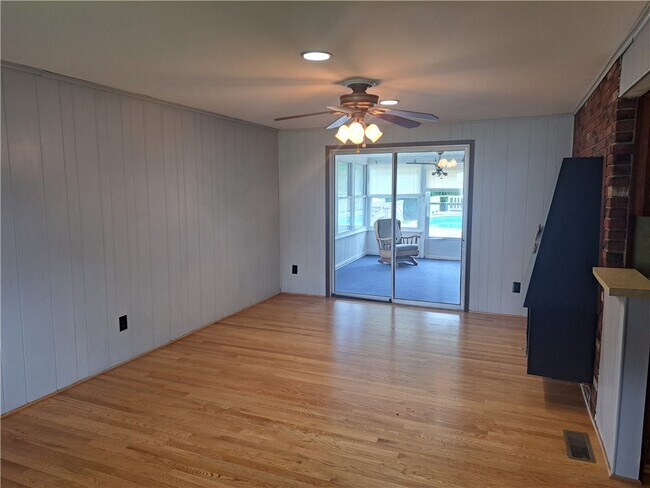 Foto del edificio - 75 Woody Ln