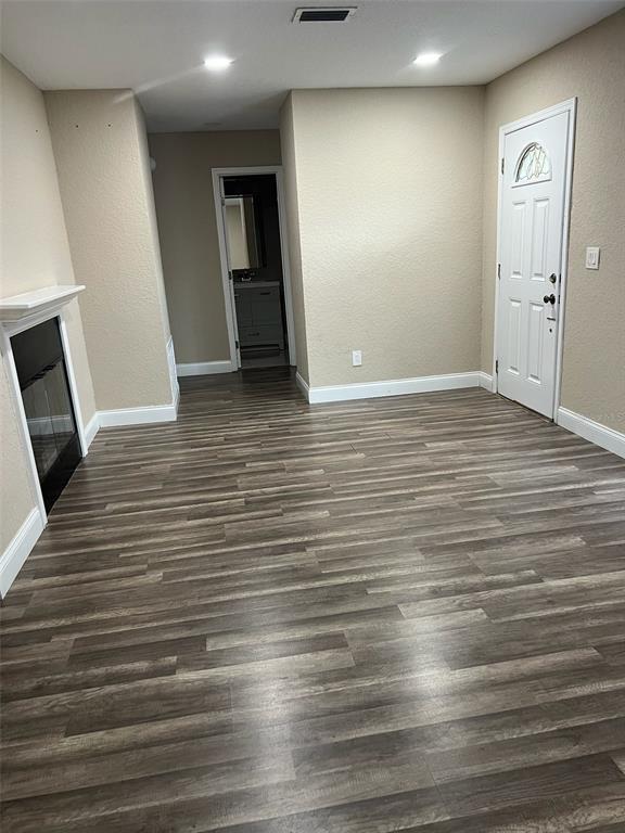 Foto del edificio - 8010 Woodvine Pl