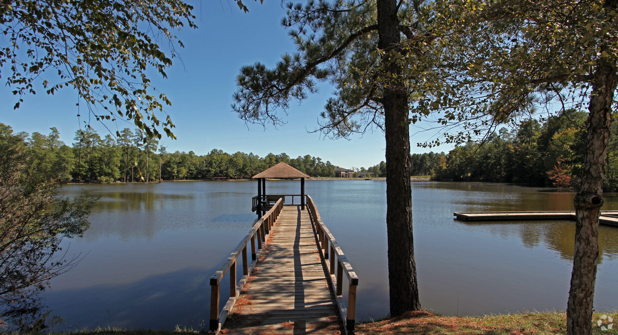 Foto del edificio - Lakeside Apartments